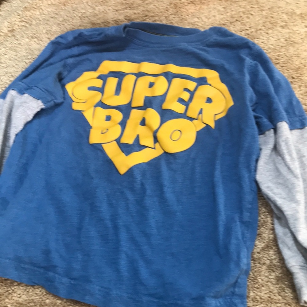 Fun super hero long sleeve shirt!!! Only worn a couple times ❤️😃